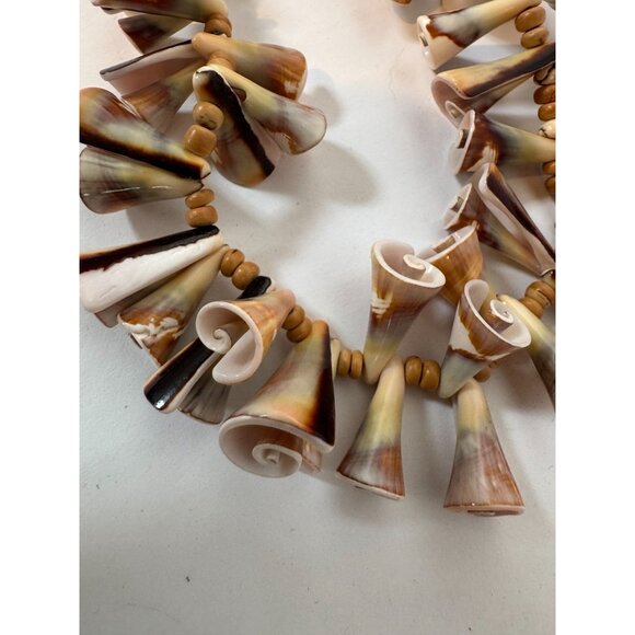 Vintage Shell Necklace With Swirl & Cone Shapes Beige & Brown Tones Barrel Clasp - Picture 16 of 16